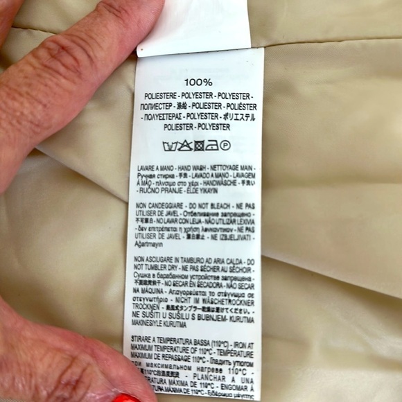 Rinacimento Short Waisted Quilted Crème Jacket. Size M - Picture 7 of 8